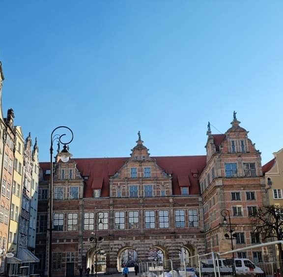 facebook_1646488339657_6905872628980709454 (2)